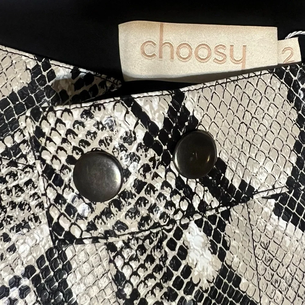 Choosy Snake Skin Faux Leather Pants Cropped Cropped Flare Mid Rise NWT Size 2 - Picture 11 of 16